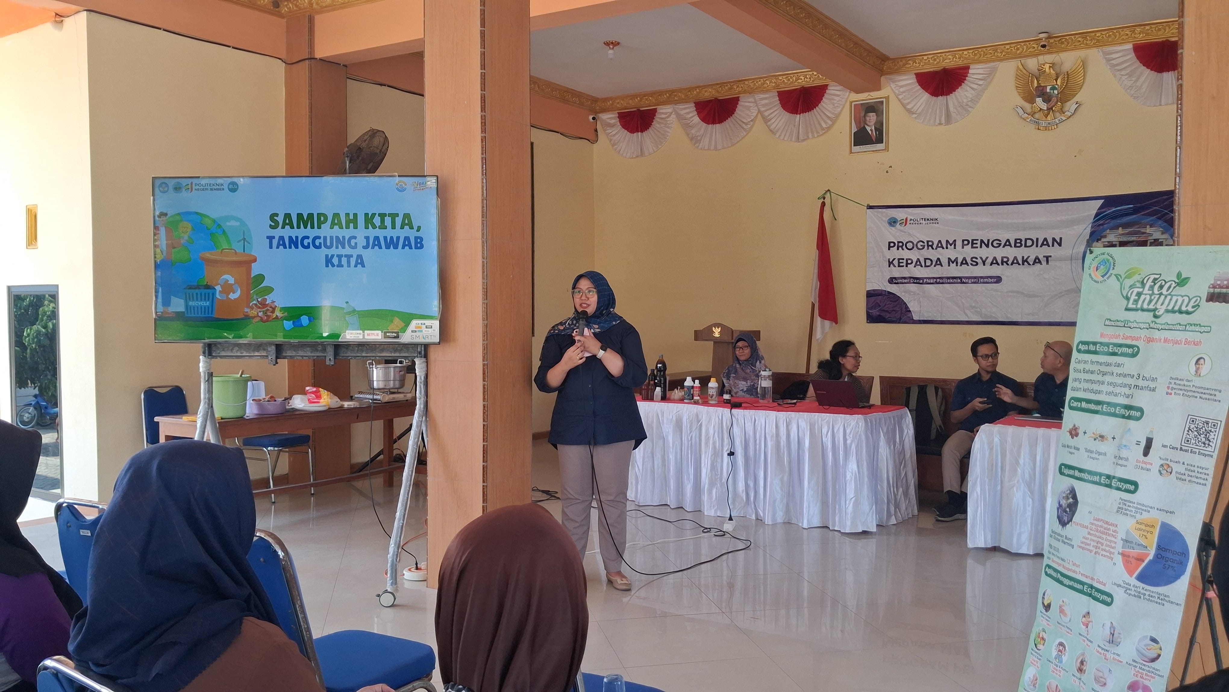 Ria Chandra Kartika membuka acara yang mengusung pesan Sampah Kita, Tanggung Jawab Kita